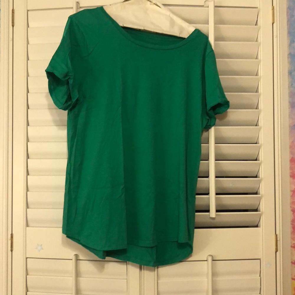 Green Old Navy Tee
